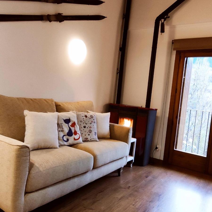 Apartamentsaloriaburg Farrera Exterior foto